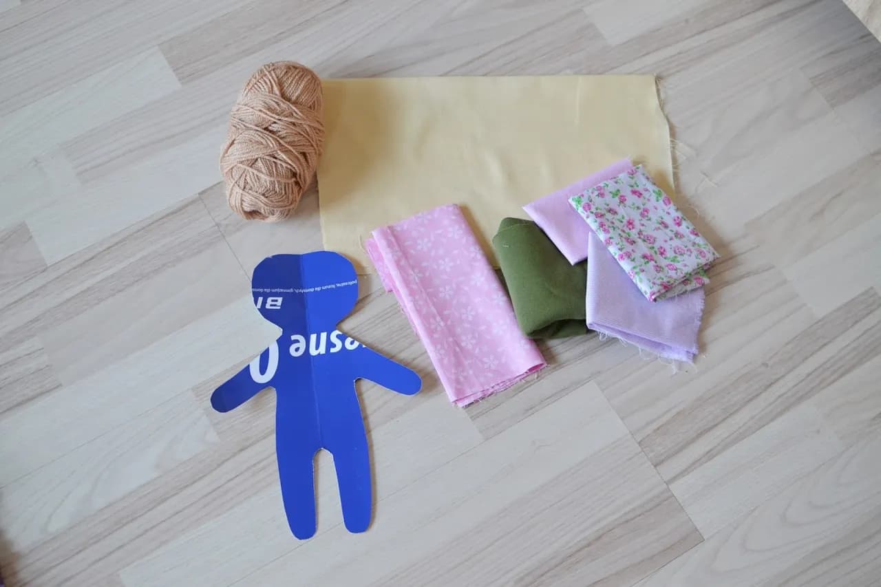 Jak uszyć szmacianą lalkę – proste kroki do stworzenia wyjątkowej zabawki