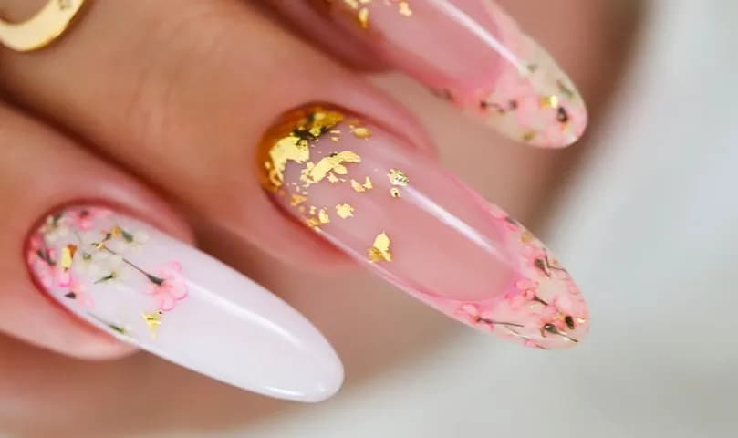 Jak przykleić ozdoby na paznokcie hybrydowe bez błędów i frustracji