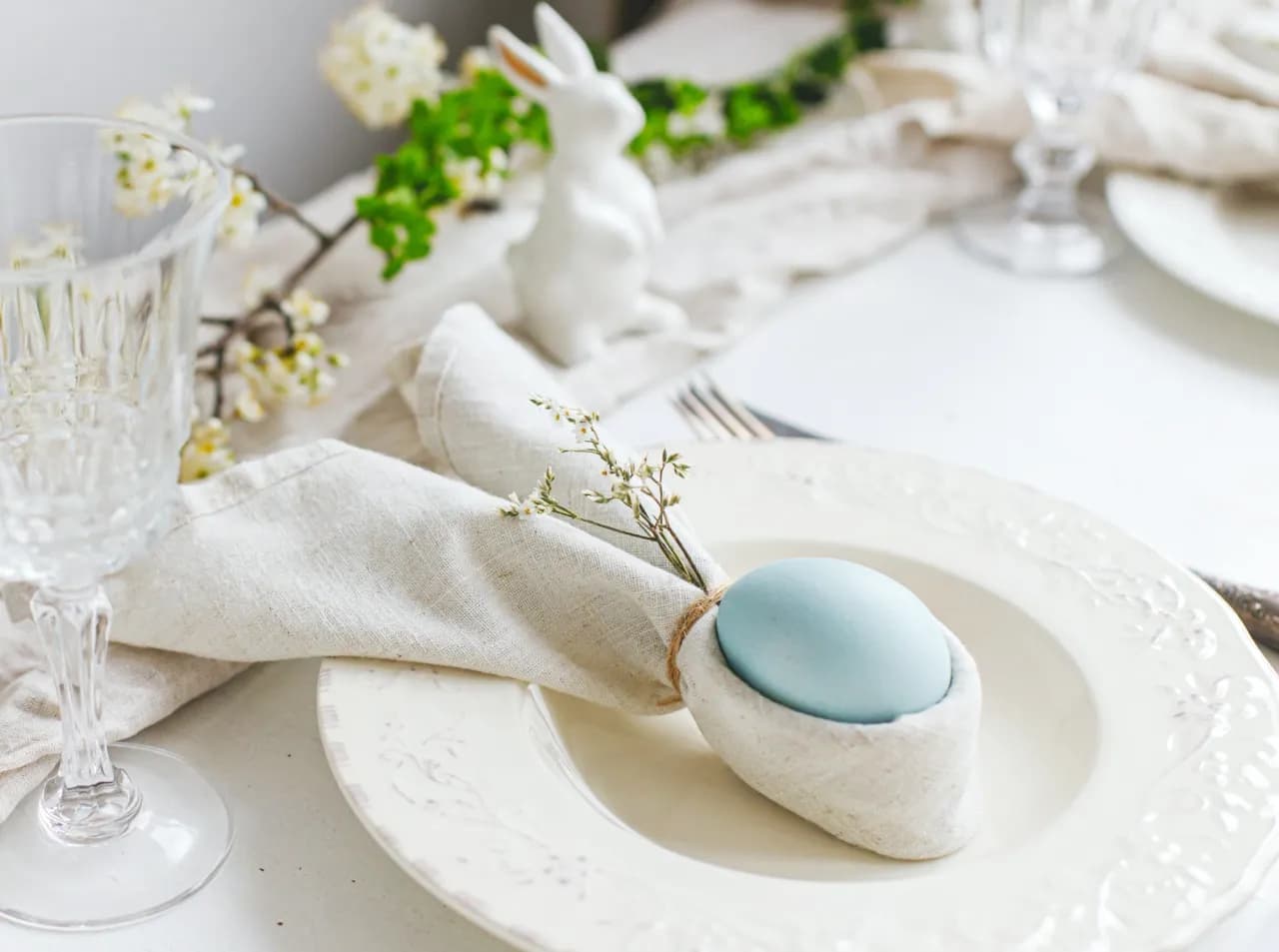 Jak zrobić samodzielnie stroiki wielkanocne - proste pomysły i materiały