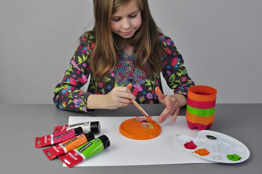 Jak zrobić doniczkę z butelki plastikowej: proste kroki i pomysły na dekoracje