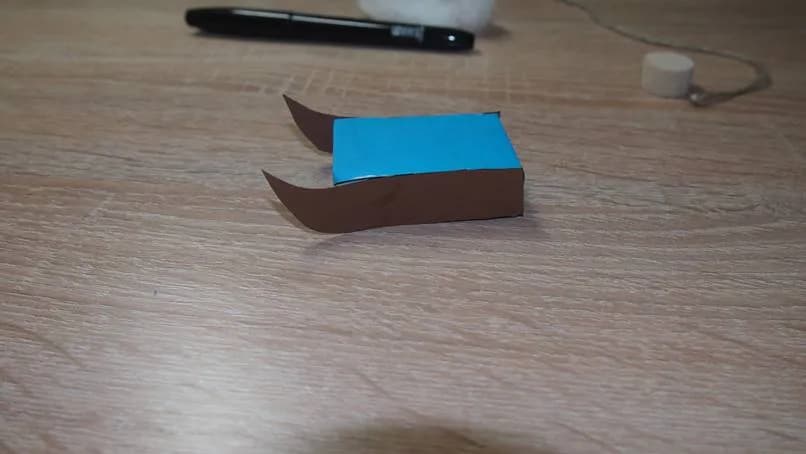 Jak zrobić sanki z kartonu - łatwe kroki na zimową zabawę