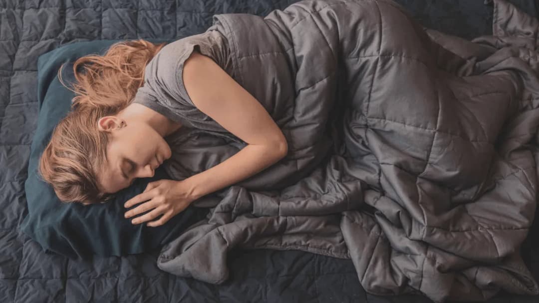 Jak uszyć kołdrę obciążeniową i poprawić jakość snu bez stresu