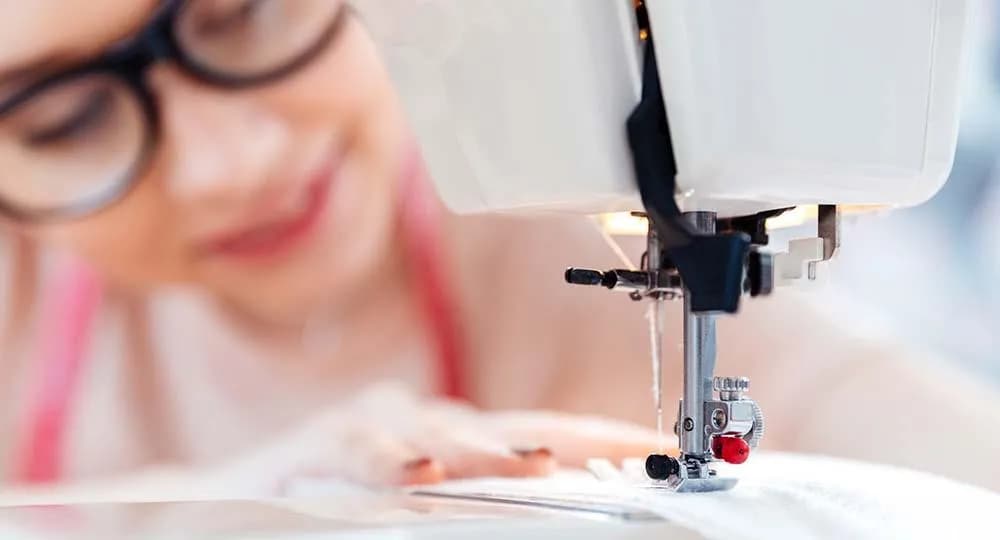 Jak uszyć zasłony samodzielnie - proste sposoby na piękne wnętrze